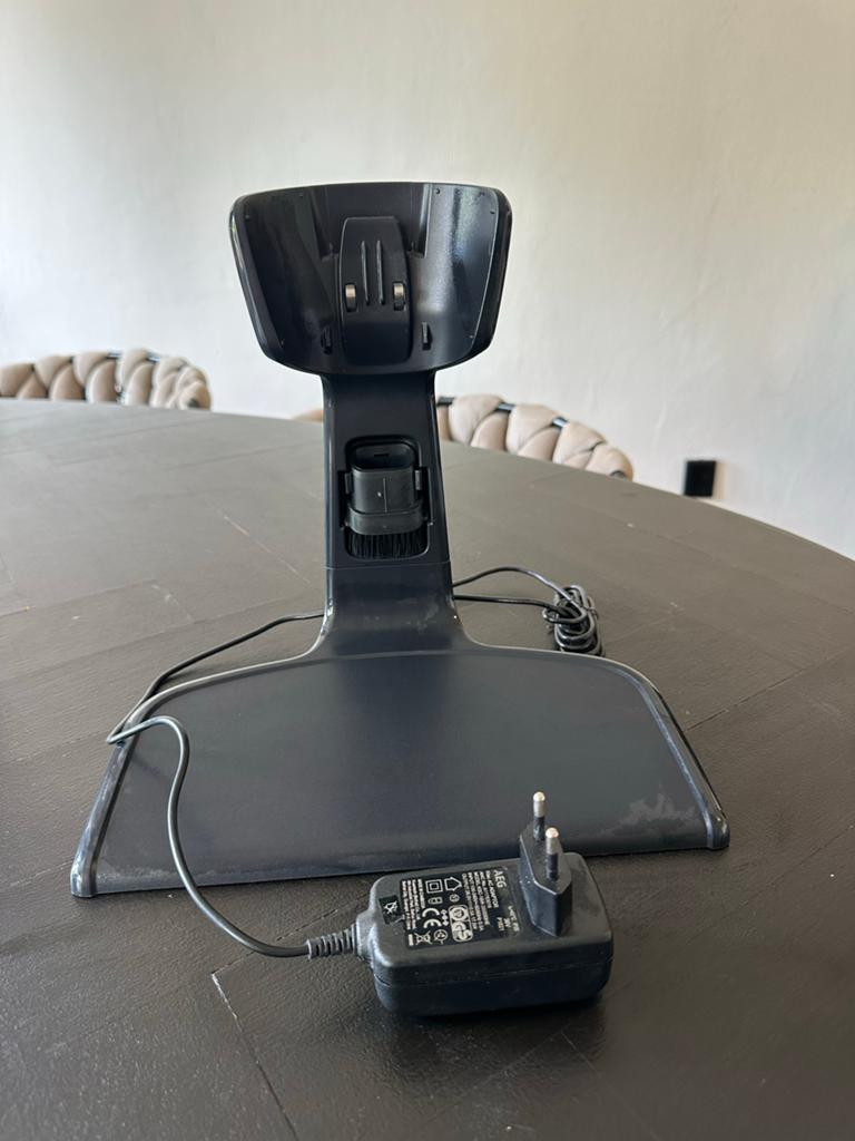 AEG Oplaadstation met adapter voor steelstofzuiger, Ophalen, Zo goed als nieuw