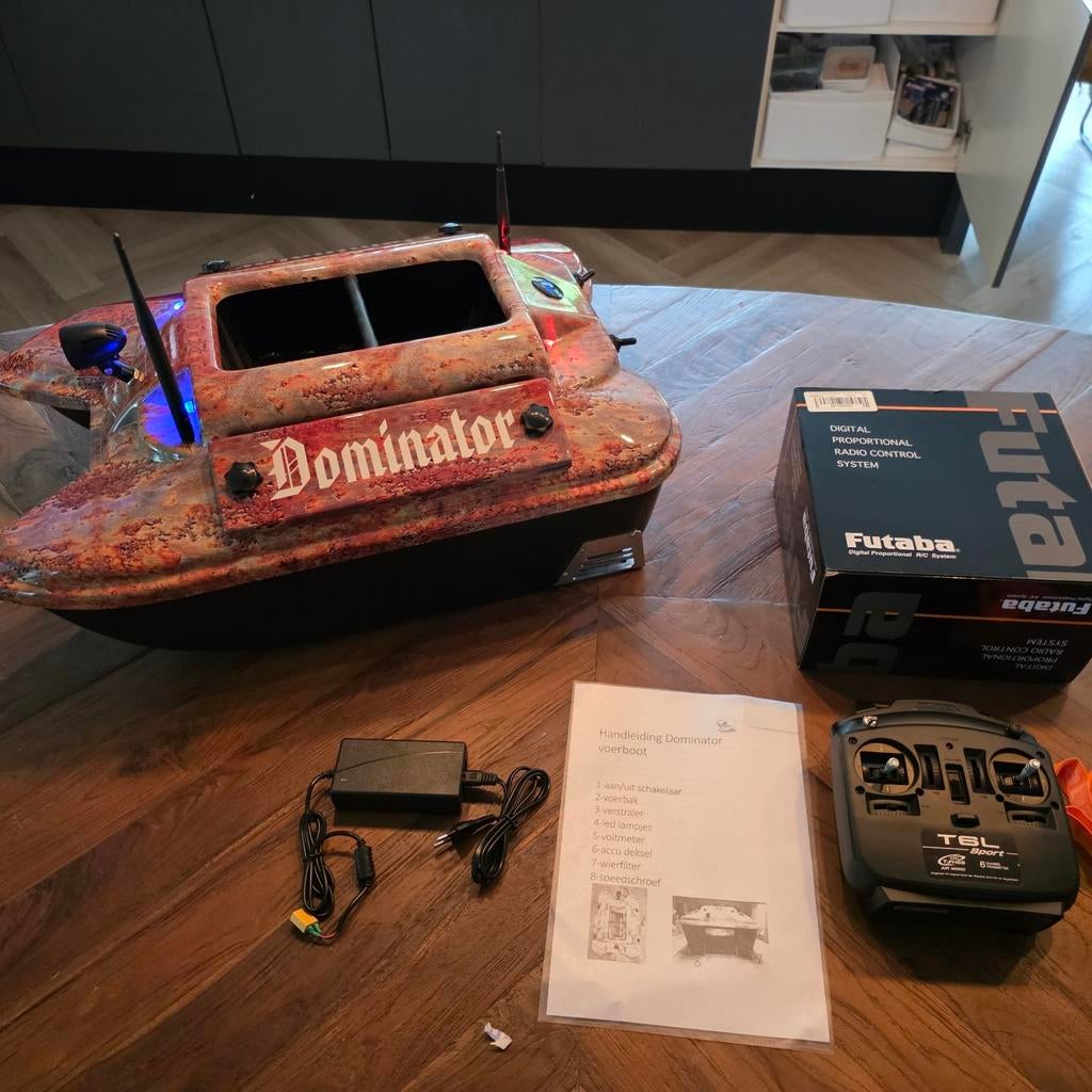 Dominator voerboot met vexilar fish-finder, Ophalen of Verzenden