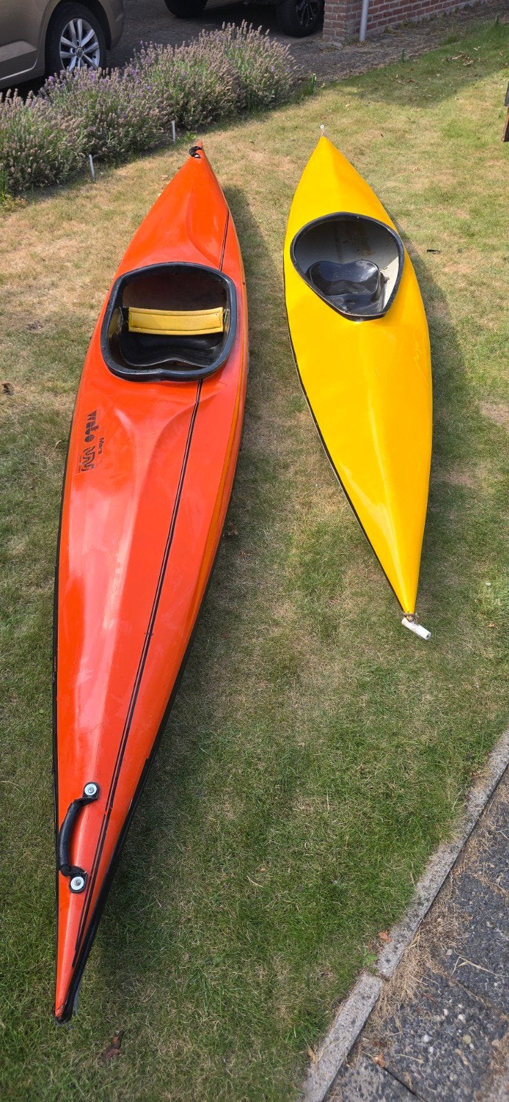 Twee kano's / kajaks - Oranje en Geel, Watersport en Boten, Kajaks, Ophalen, Gebruikt, 1-persoons