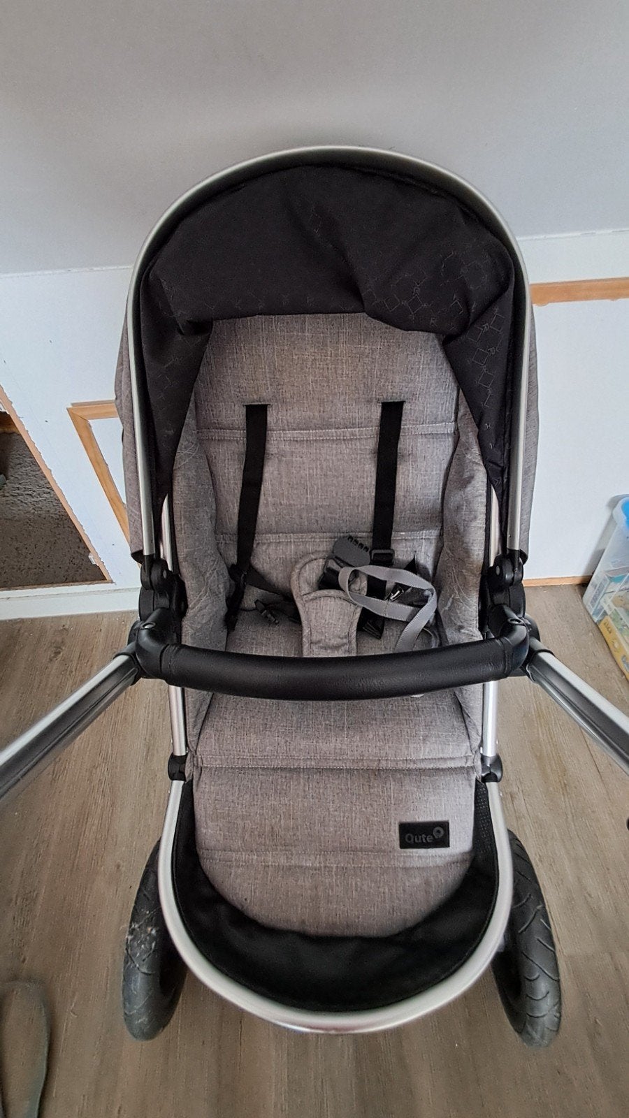 Qute kinderwagen met reiswieg en verstelbare duwstang, Gebruikt, Verstelbare duwstang, Combiwagen, Ophalen