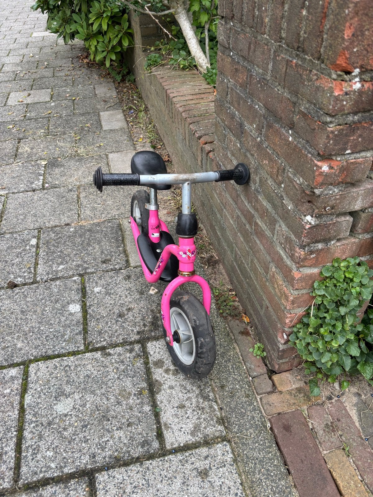 Gratis - Roze Puky loopfiets, Fietsen en Brommers, Ophalen, Gebruikt, Minder dan 16 inch