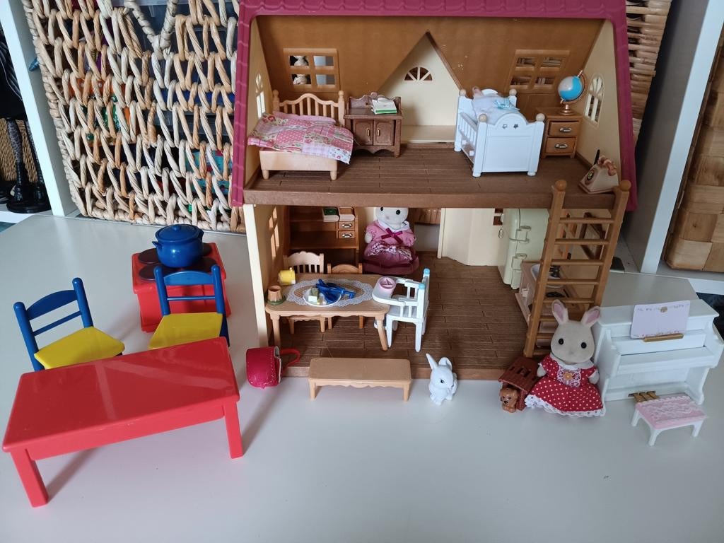 Salvanian family huis met accesoires, Ophalen of Verzenden, Poppenhuis