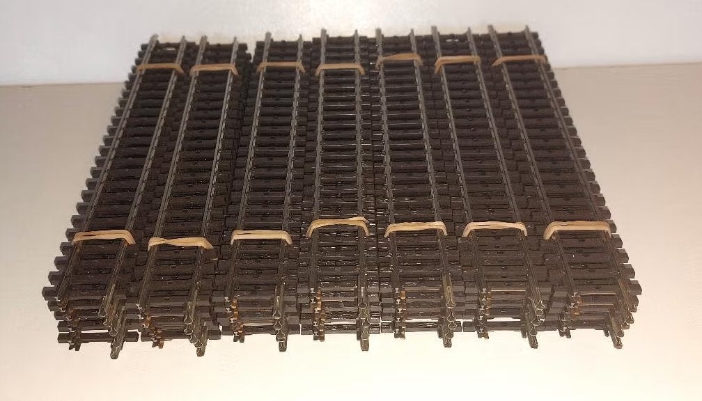 35x Marklin H0 2200 - Rechte K-rail 180 mm., Wisselstroom, Nieuw, Rails, Ophalen of Verzenden
