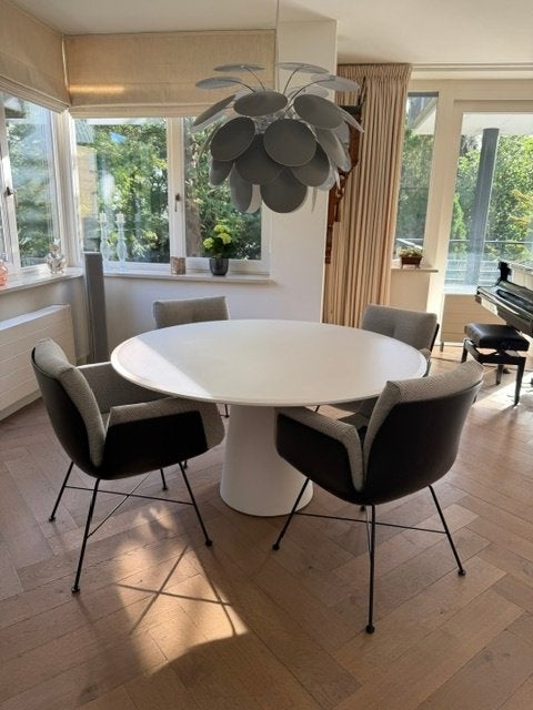 Design Eetkamertafel COR Conic / Alvo stoelen en hanglamp