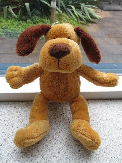Hond of hondje van Hema met donkerbruine neus en oren, Hema, Korrelvulling, Nieuw, Bruin