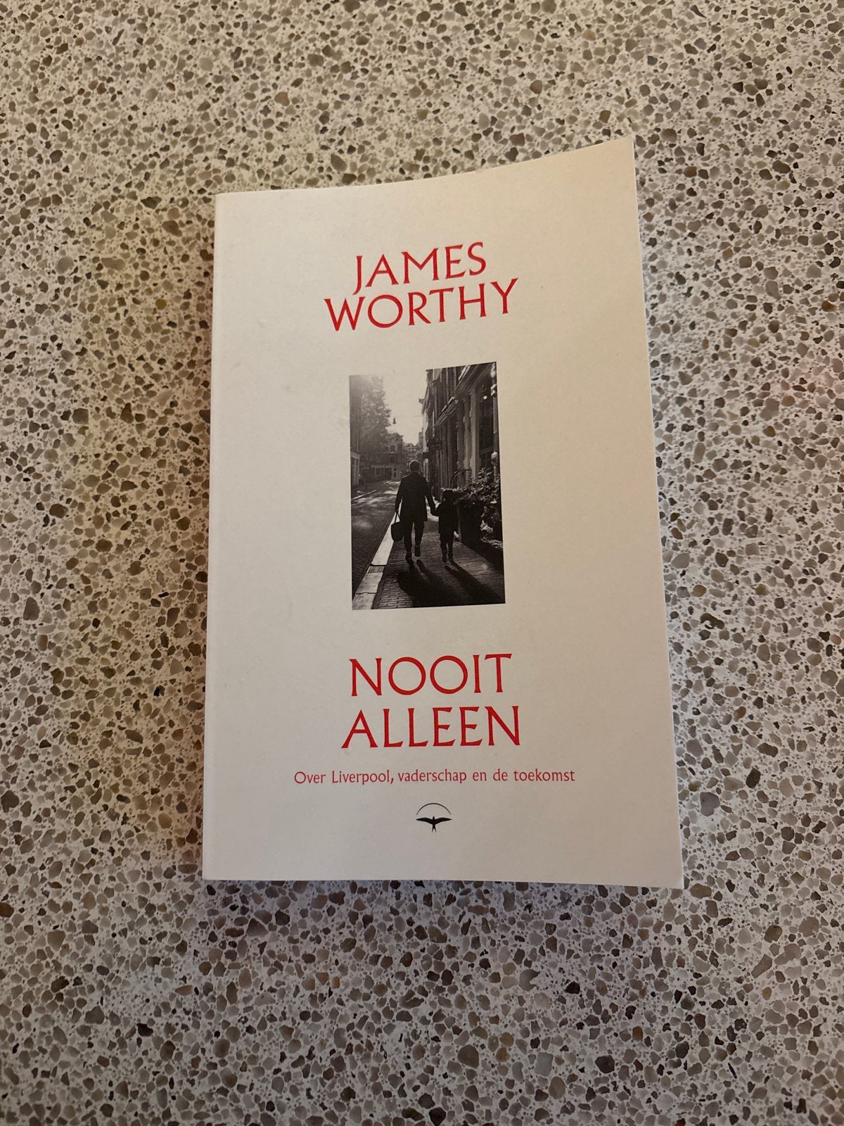 Nooit Alleen - James Worthy (Over Liverpool, vaderschap), Ophalen of Verzenden, Zo goed als nieuw, Overige