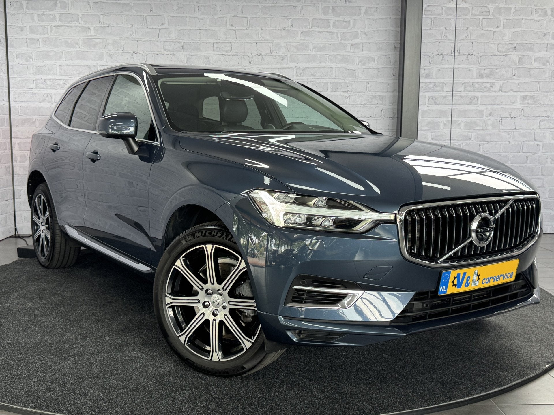 Volvo XC60 2.0 T8 Twin Engine AWD Inscription Luchtvering B&, Automaat, Gebruikt, 1969 cc, Blauw