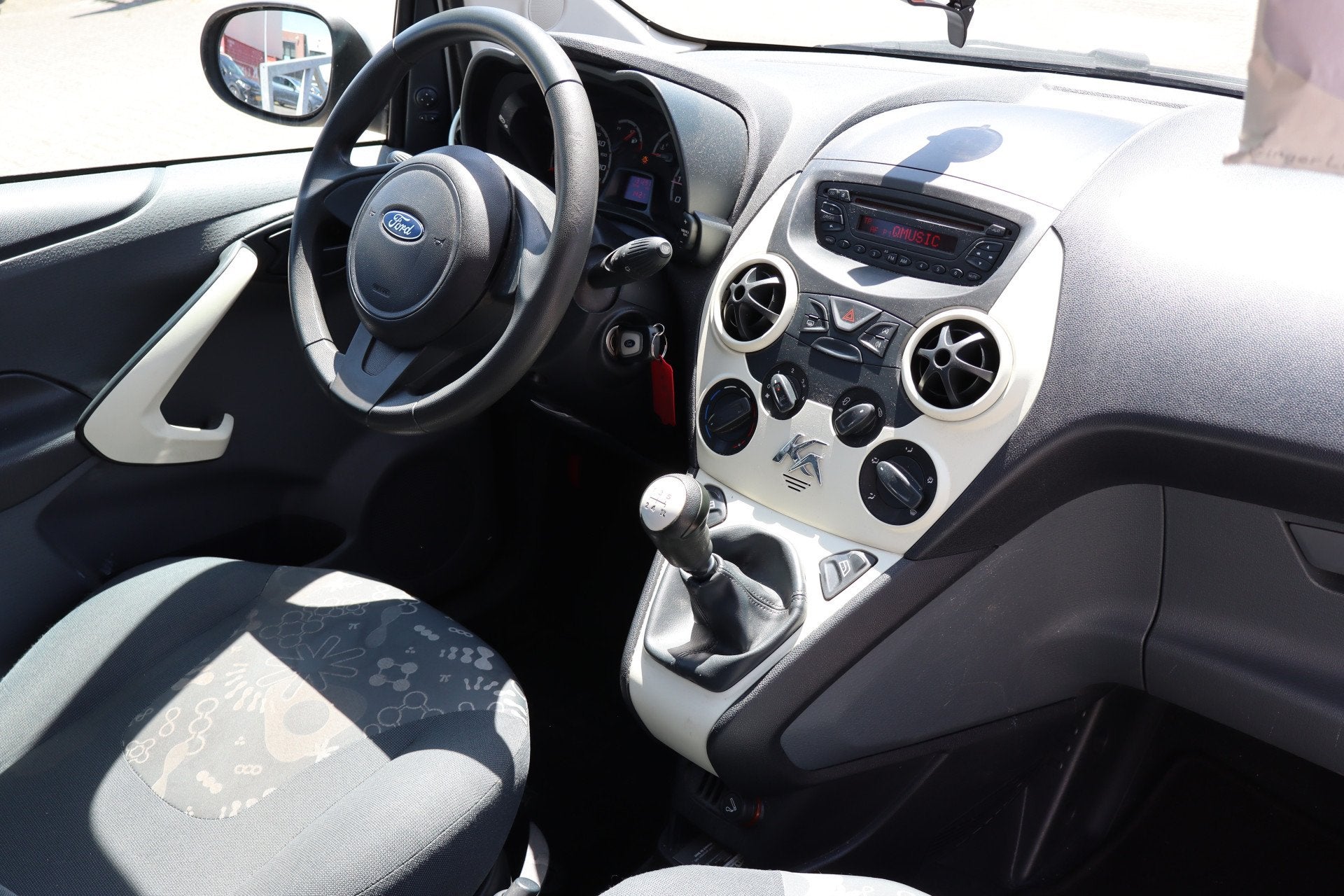 Ford Ka 1.2 Comfort start/stop Airco/NAP/Radio CD-speler/Ele, Auto's, Voorwielaandrijving, Stof, Gebruikt, 4 cilinders