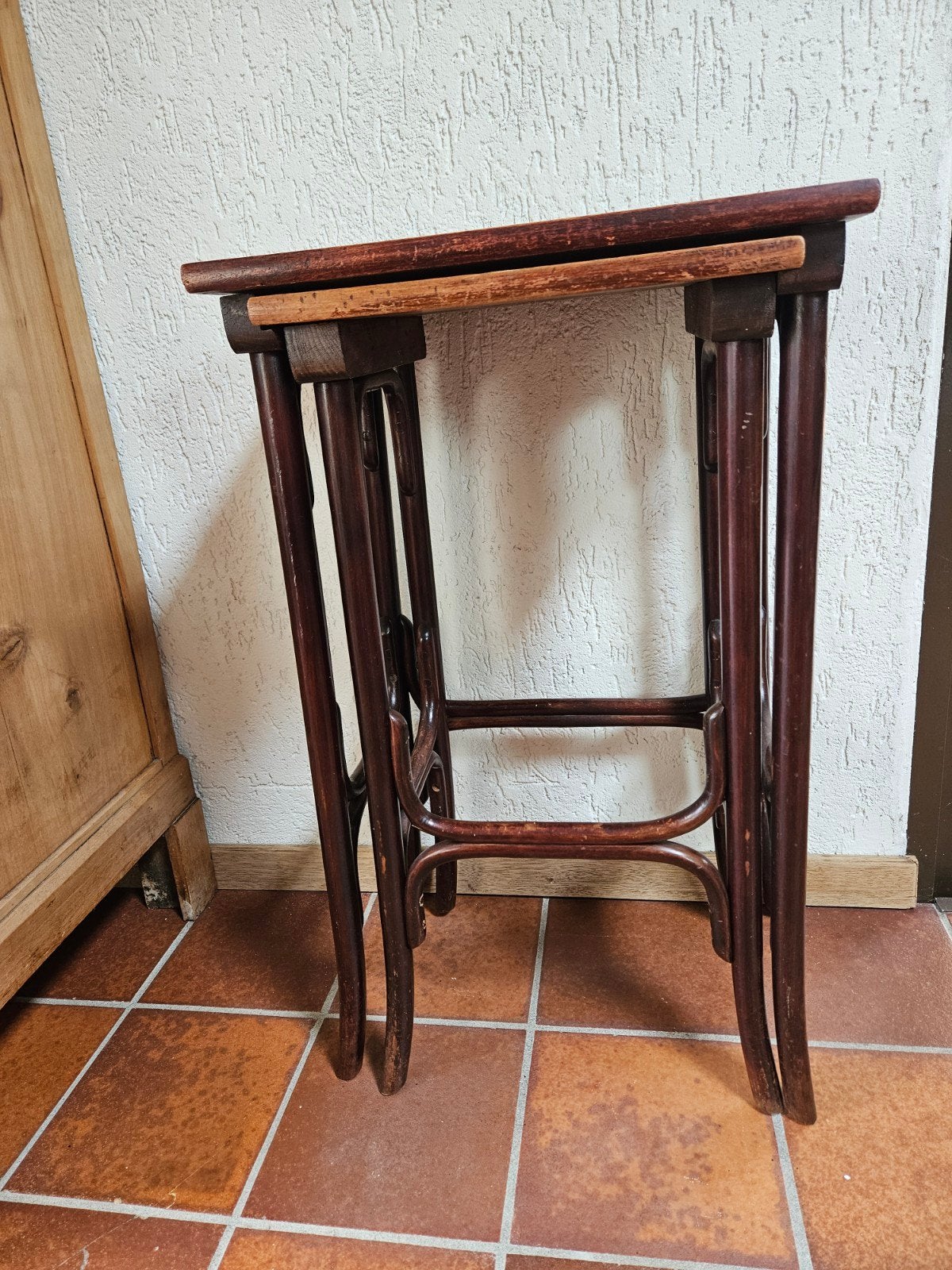 Set van 2 Vintage Houten nestel Bijzettafels Thonet, Ophalen