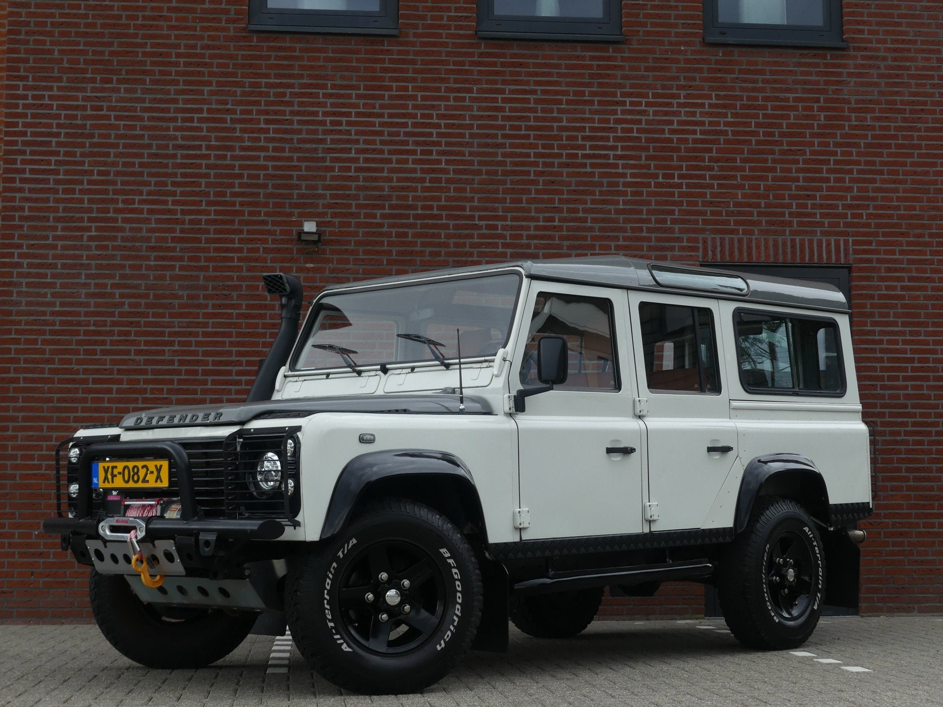 Land Rover Defender 2.5 TD5 110 DC E (bj 2005), Auto's, Gebruikt, Lederen bekleding, Vierwielaandrijving, SUV of Terreinwagen