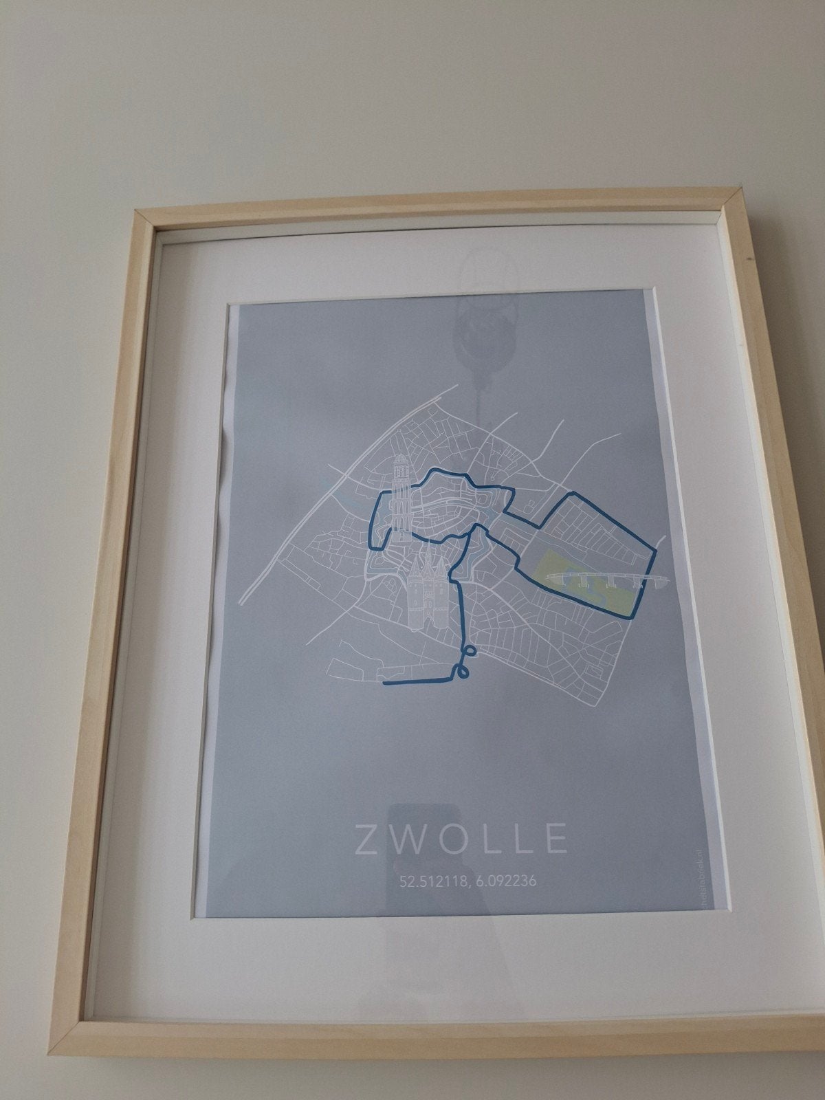 Ingelijste kaart van Zwolse halve marathon 52x42cm, Huis en Inrichting, Woonaccessoires | Schilderijen, Tekeningen en Foto's, 50 – 75