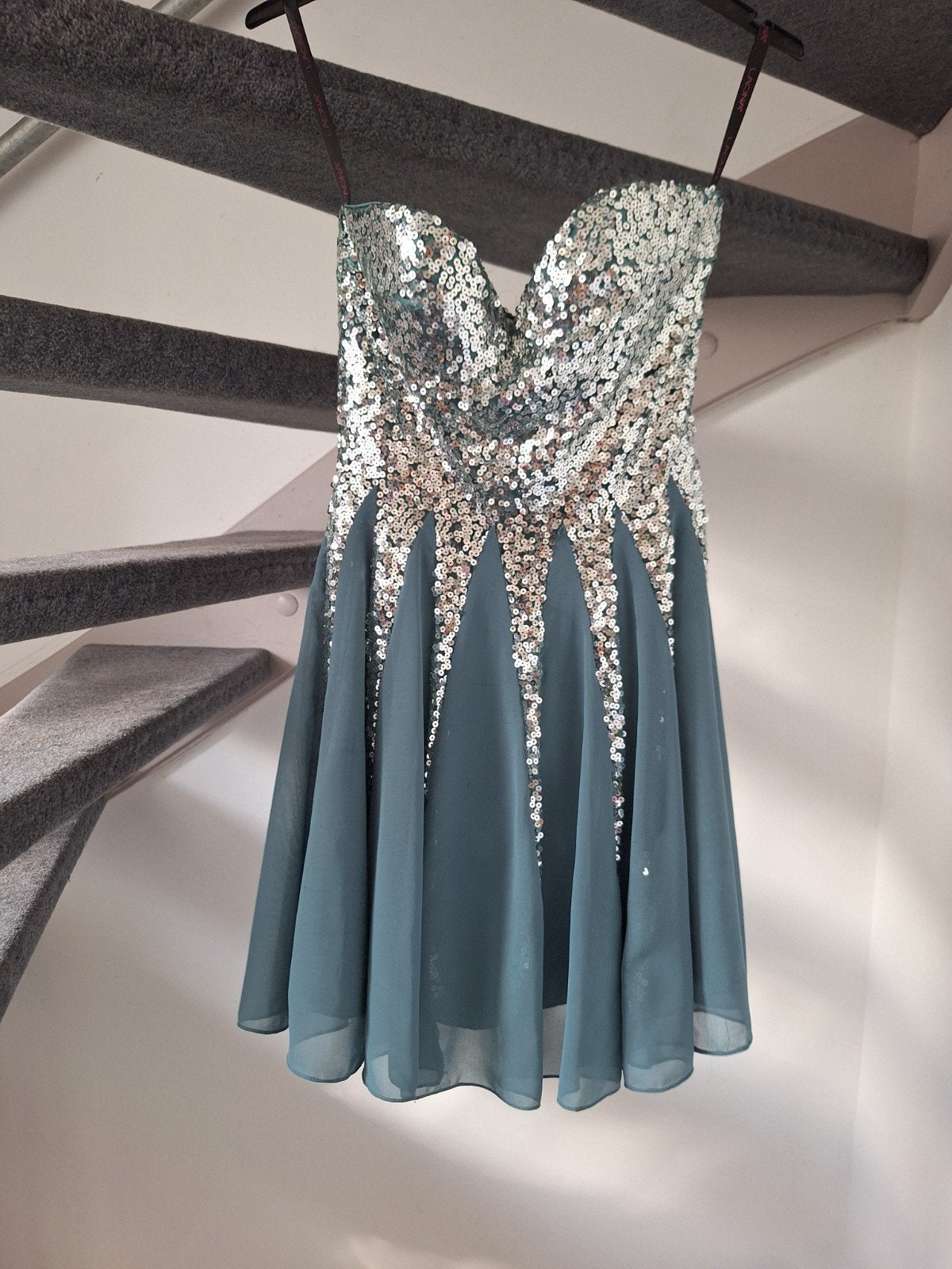 Feestelijke jurk met pailletten, maat 34, Kleding | Dames, Ophalen of Verzenden, Zo goed als nieuw, Maat 34 (XS) of kleiner, Boven de knie