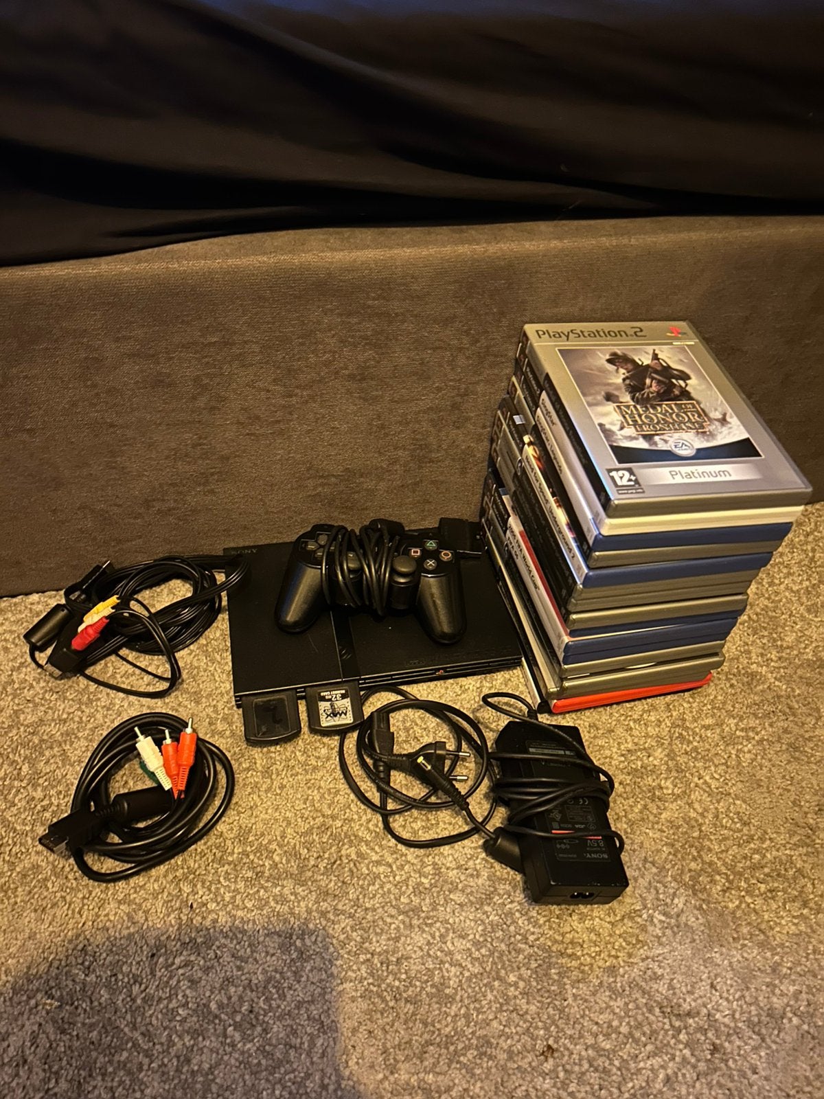Playstation 2 Slim met 16 games en 2 memory cards, Ophalen, Zo goed als nieuw, Met 1 controller