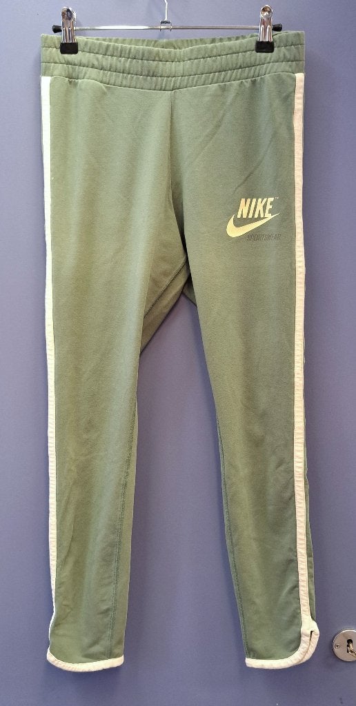 Nike Sportswear joggingbroek groen maat M (valt als S) 49483, ., Overige typen, Nike, Ophalen of Verzenden
