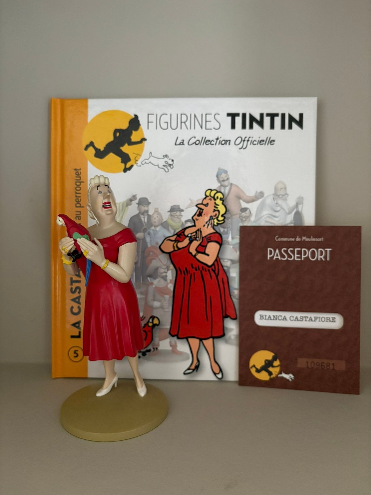 Kuifje/Tintin beeld Bianca Castafiore Papegaai Moulinsart, Ophalen of Verzenden, Kuifje, Zo goed als nieuw, Beeldje of Figuurtje