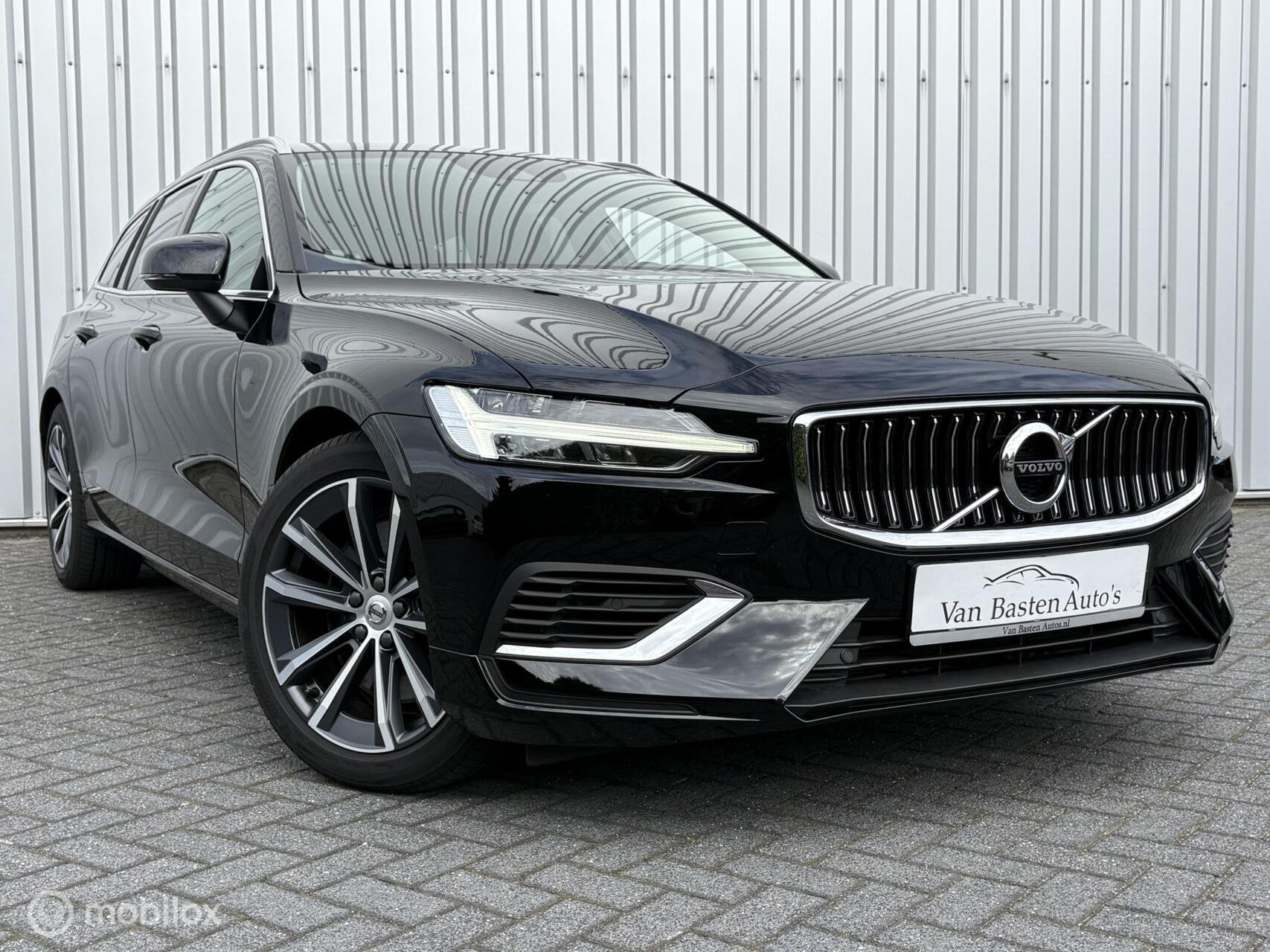 Volvo V60 2.0 T6 Recharge AWD Business Pro | Aut | Trekhaak, Automaat, Stof, Gebruikt, 4 cilinders
