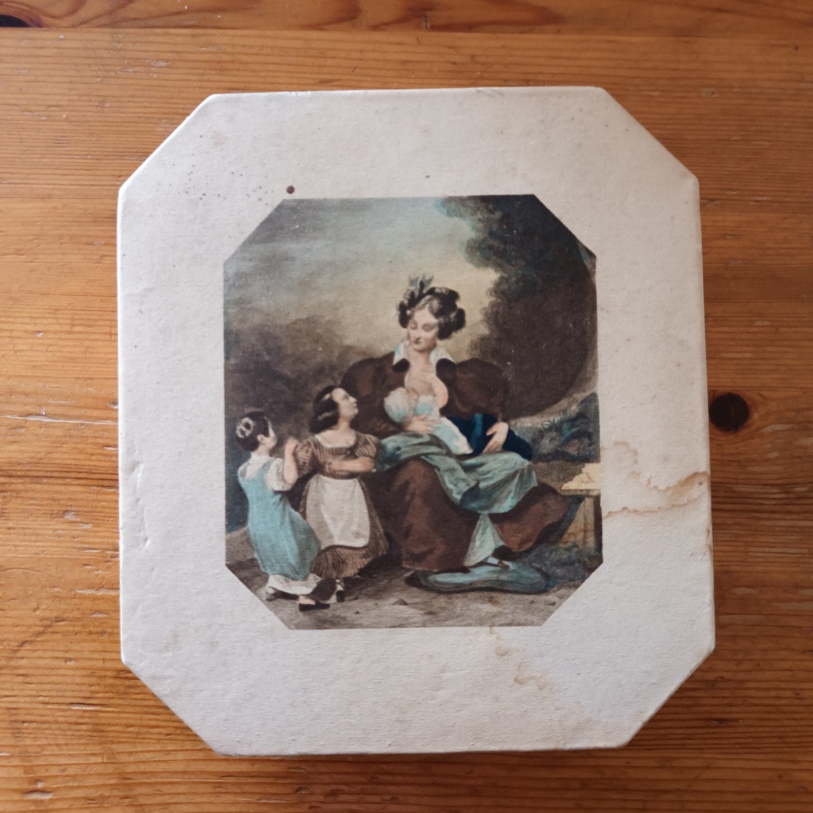 Oud doosje met afbeelding van Moeder en Kinderen, Ophalen of Verzenden