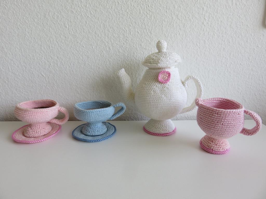 Gehaakt servies speelgoed Theepot, melkkan theekopjes, Ophalen of Verzenden, Zo goed als nieuw, Overige materialen, Speelkeuken-accessoire
