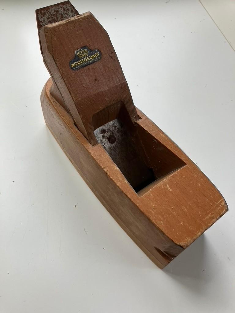 Blokschaaf JNY Nooitgedagt IJlst met pokhouten zool. , Antiek en Kunst, Antiek | Gereedschap en Instrumenten, Ophalen of Verzenden