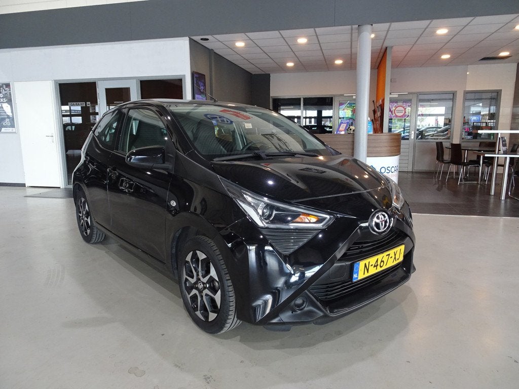 Toyota Aygo 1.0 VVT-i X-Cite | CarPlay | Lichtmetalen Velgen, Voorwielaandrijving, Gebruikt, Euro 6, 4 stoelen