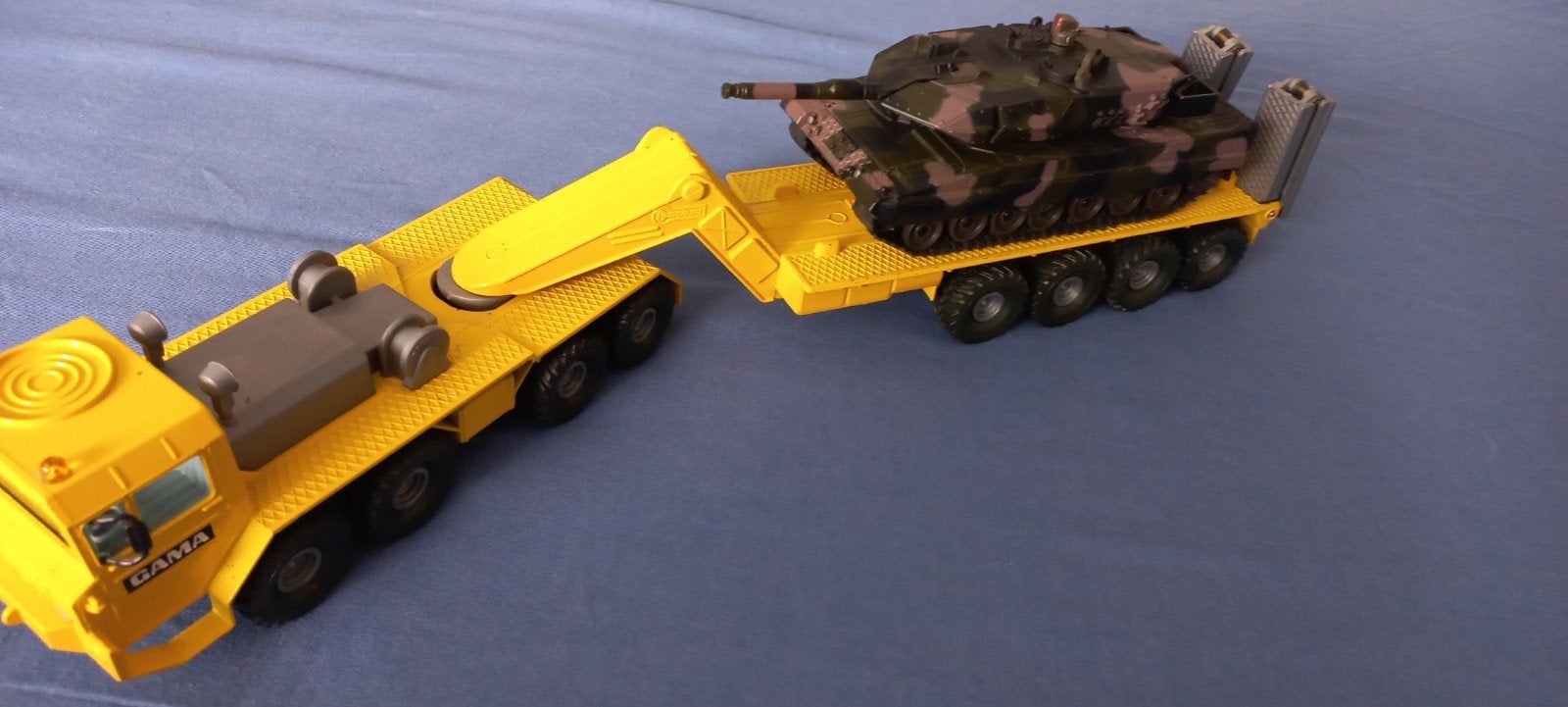Faun zwaar transport trekker en oplegger + leopard 2, Hobby en Vrije tijd, Ophalen of Verzenden, Zo goed als nieuw, Bus of Vrachtwagen