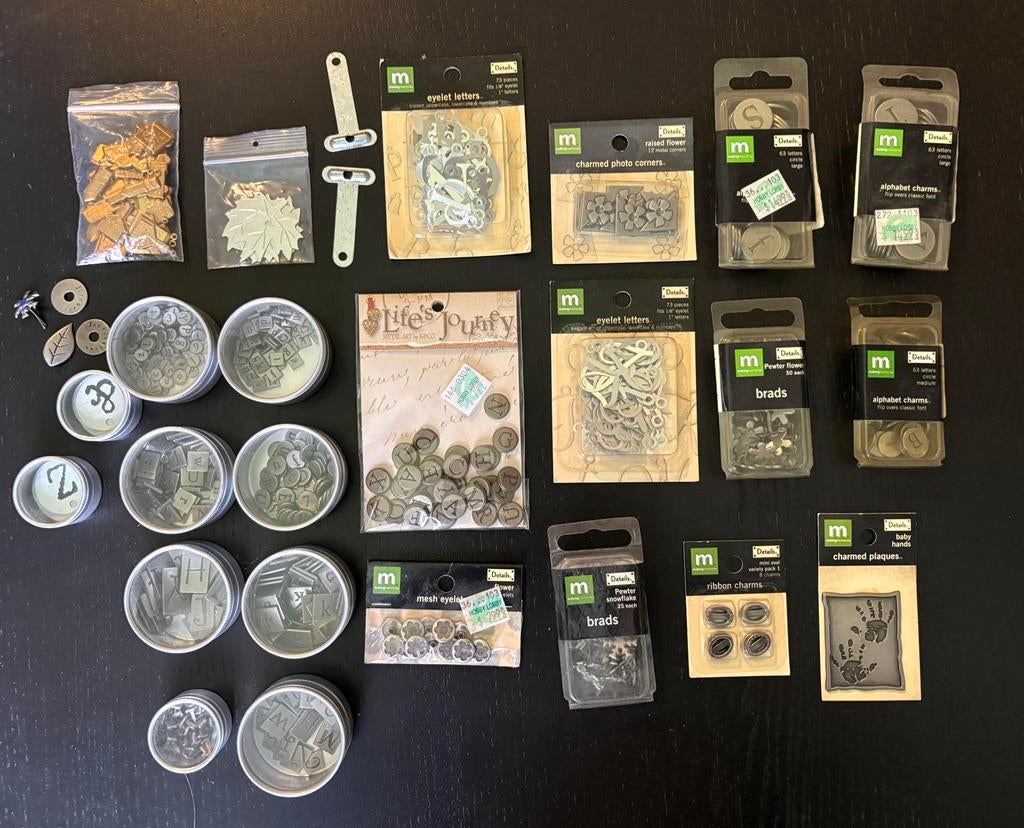 Grote partij making memories: metalen letters, charms, eyel, Ophalen of Verzenden, Nieuw