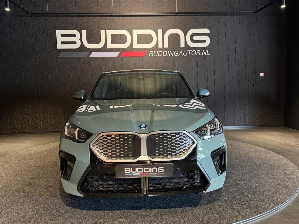 BMW iX2 eDrive20 67 kWh | M-sport | Camera | (bj 2024), Auto's, BMW, 33 min, Skiluik, 420 min, 204 pk