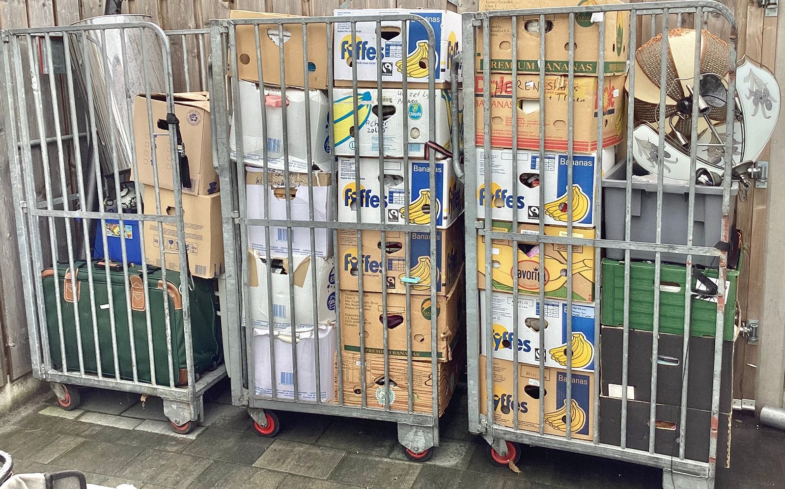 3 CONTAINERS VOL ROMMELMARKTSPULLEN ( Exclusief containers ), Diversen, Ophalen, Gebruikt