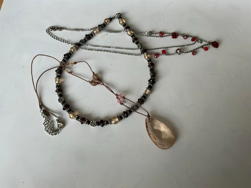 Unieke handgemaakte ketting met kralen en hanger, Ophalen of Verzenden, Zo goed als nieuw, Overige materialen