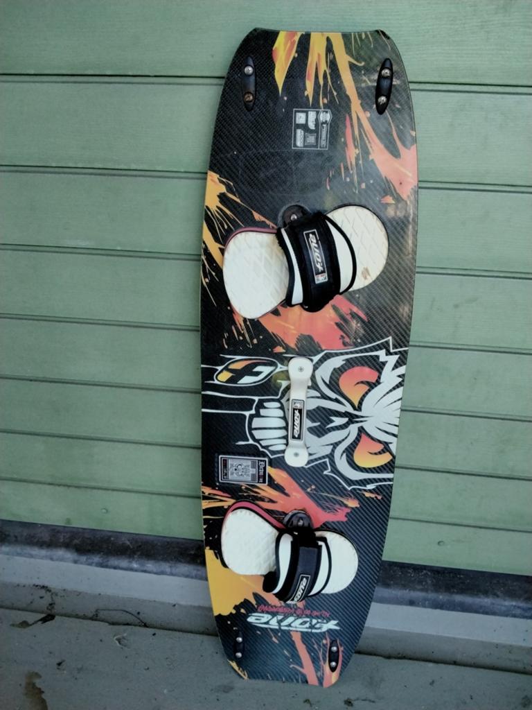 F-One Demon Kiteboard 129 x 39 cm, Watersport en Boten, Twintip, Ophalen, Gebruikt, Kitesurf-set