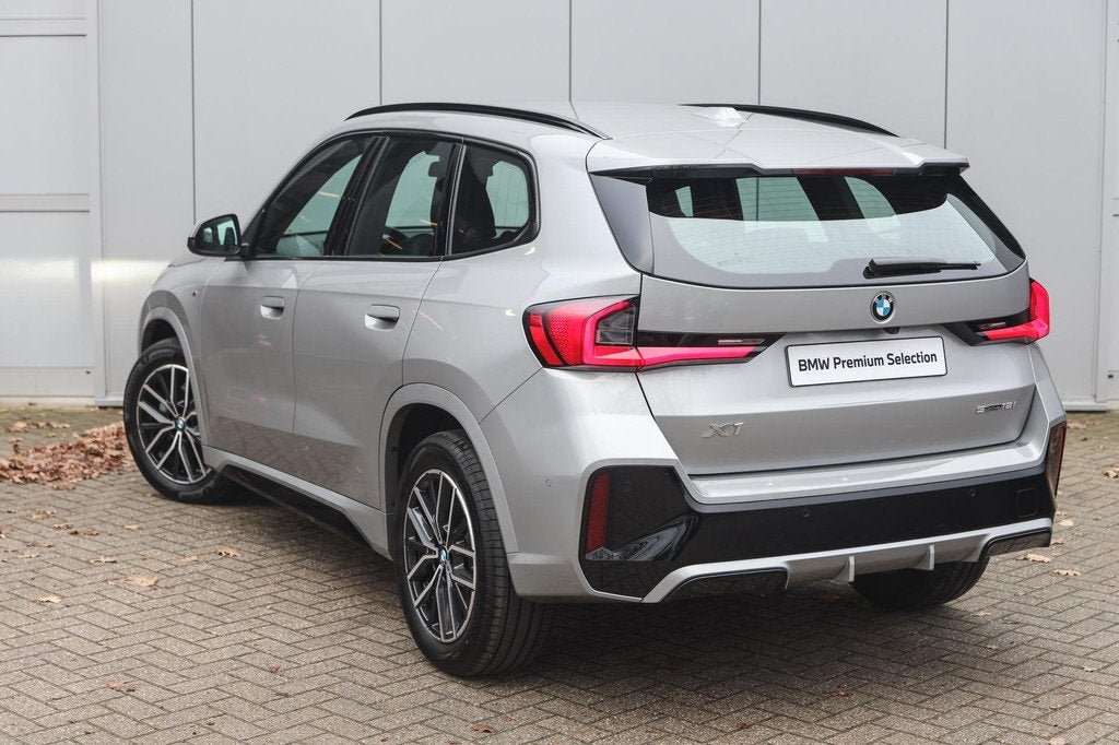 BMW X1 sDrive18i M Sport Automaat / Sportstoelen / Adaptieve, Auto's, BMW, 136 pk, Gebruikt, Met garantie (alle), Bedrijf