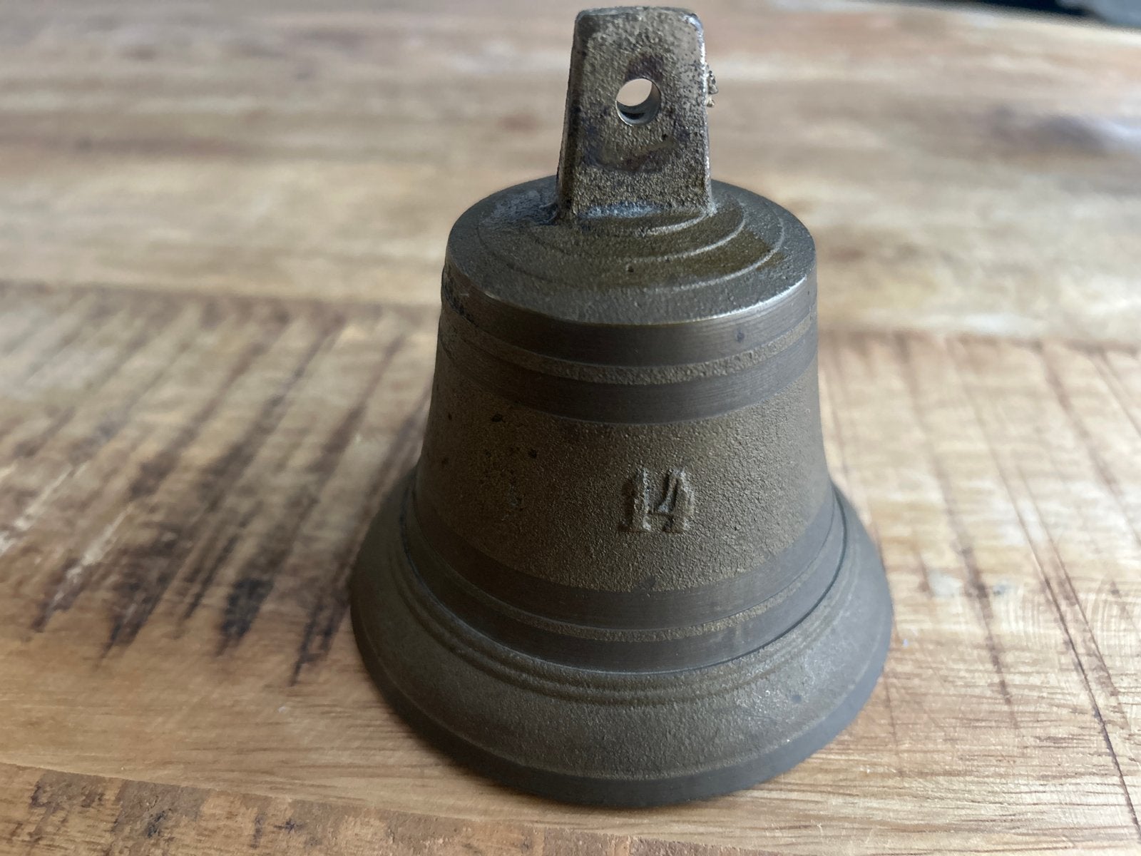 Antieke Bronzen Bel met '14' Gravure, Ophalen of Verzenden, Brons