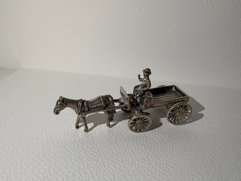 Miniatuur zilveren beeldje paard en wagen, Verzamelen, Beelden en Beeldjes, Ophalen of Verzenden, Zo goed als nieuw, Mens