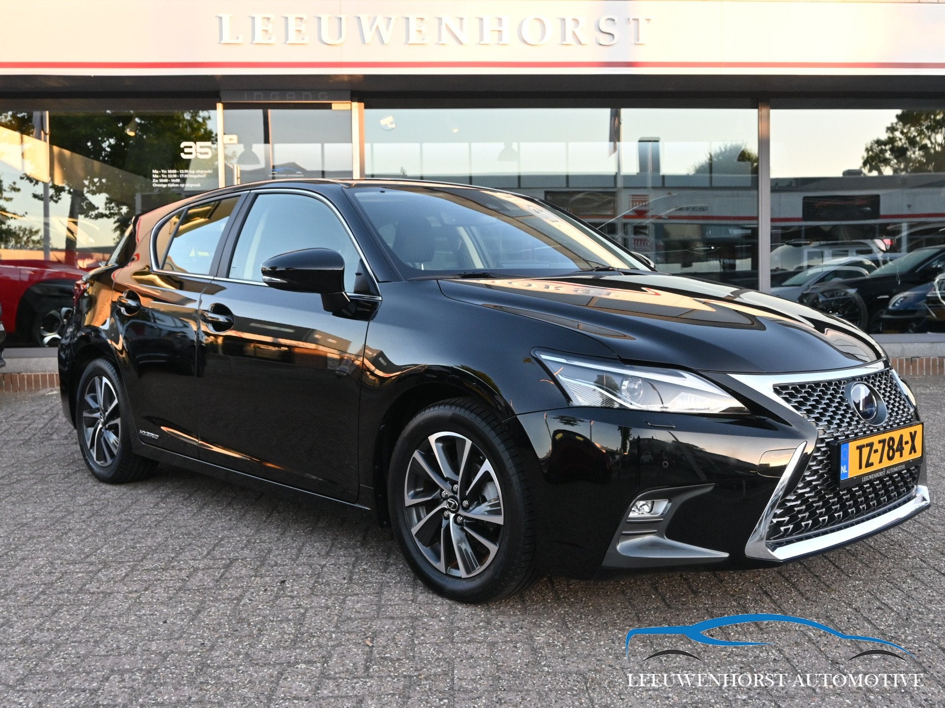 Lexus CT 200h Business Launch Edition, alcantara, camera, cr, 136 pk, Gebruikt, 4 cilinders, Zwart