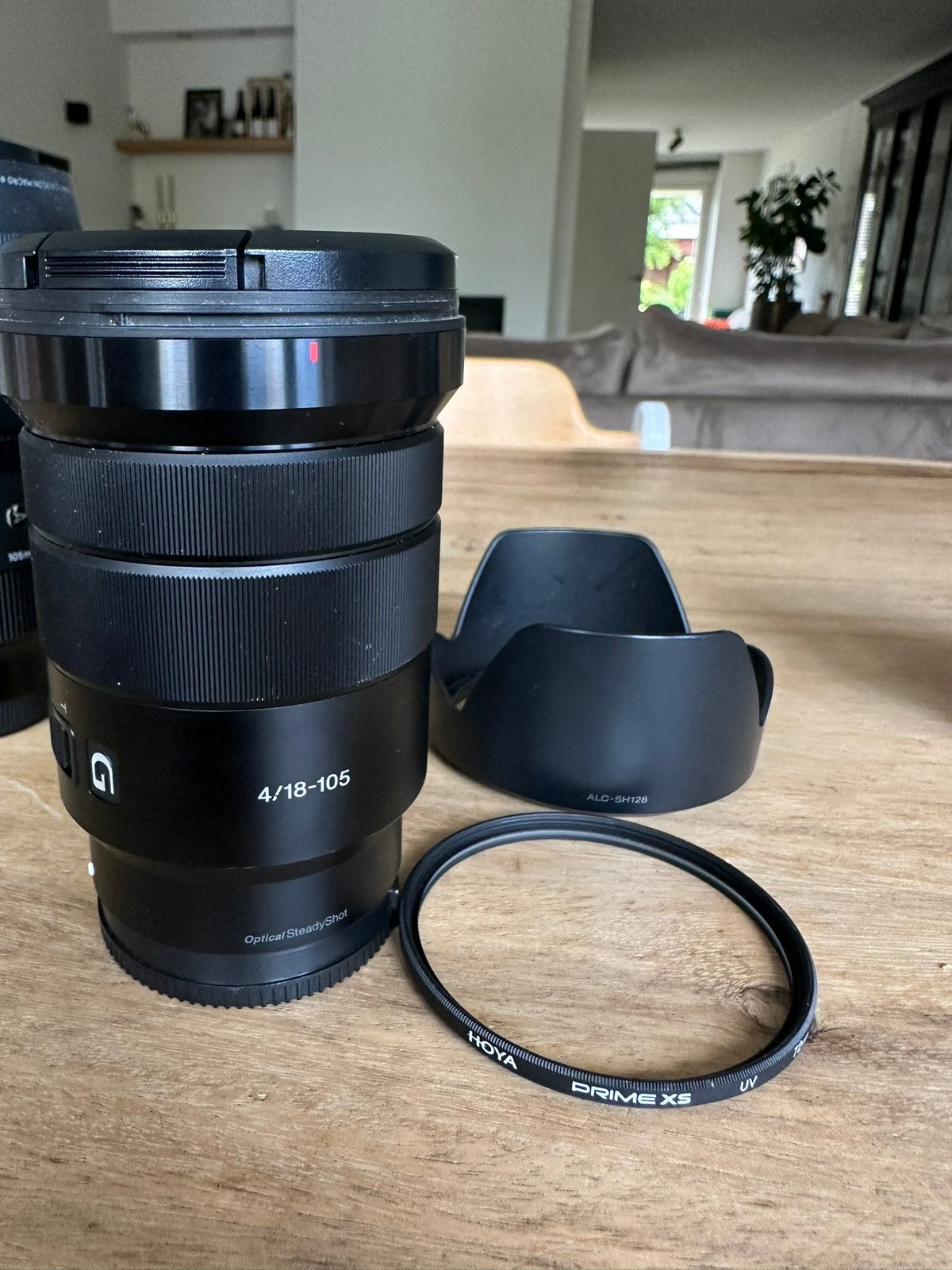 Sony 18-105mm f/4 G OSS + HOYA filter, Ophalen of Verzenden, Zo goed als nieuw, Standaardlens