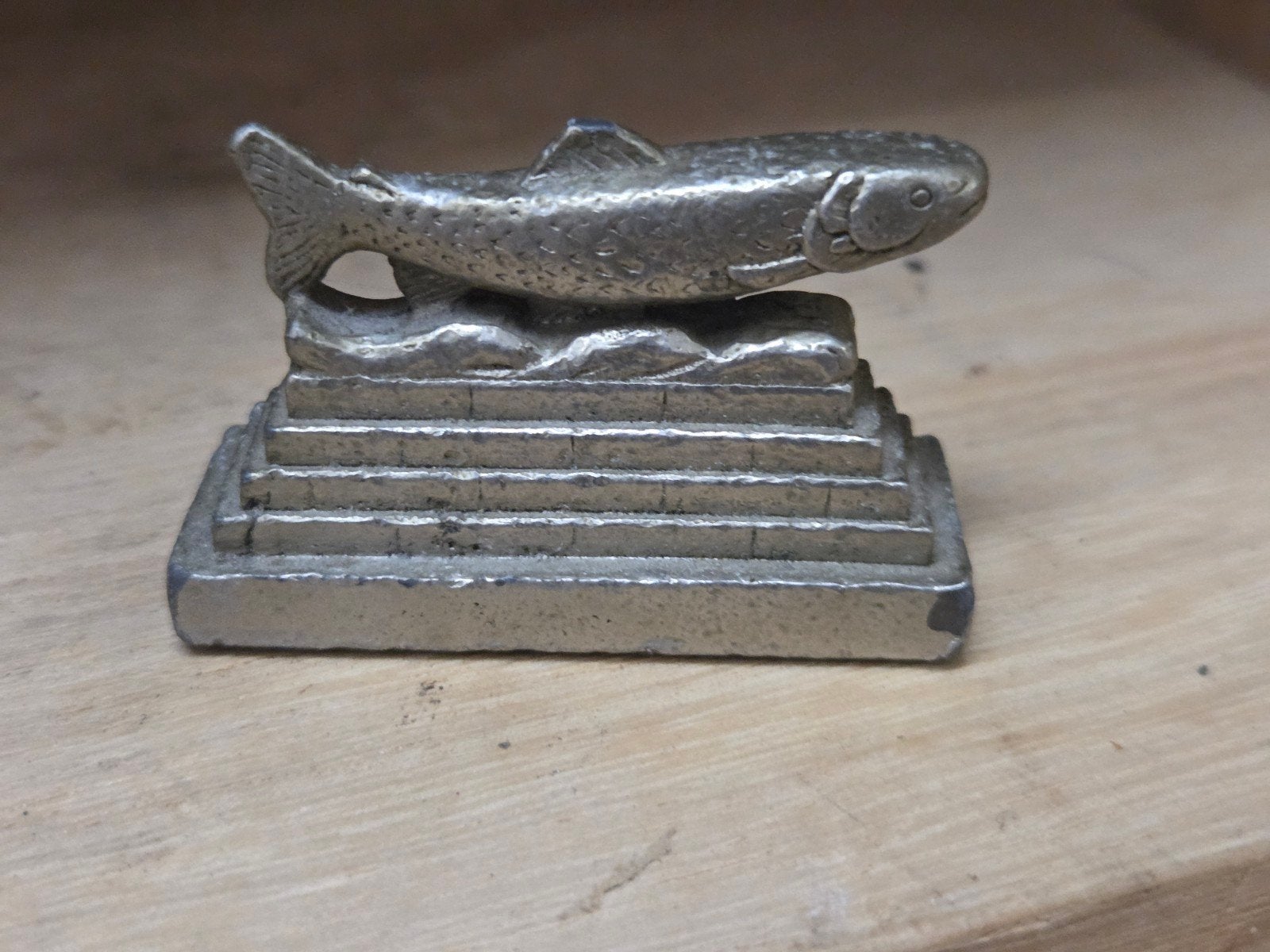 Vintage metalen vis beeldje met telefoonnummer, Ophalen of Verzenden