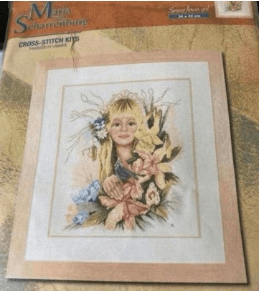 BORDUURPAKKET LANARTE M. VAN SCHARRENBURG SPRING FLOWER GIRL, Ophalen of Verzenden, Nieuw, Handborduren, Borduurpakket