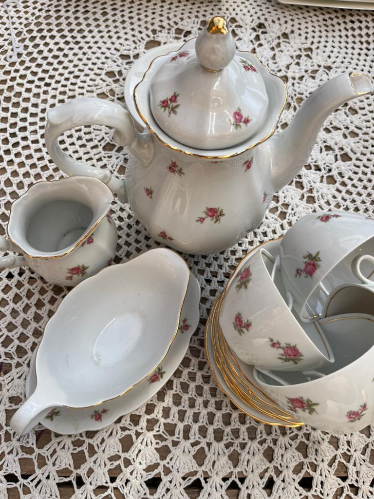 Thee Servies met roosjes, Ophalen