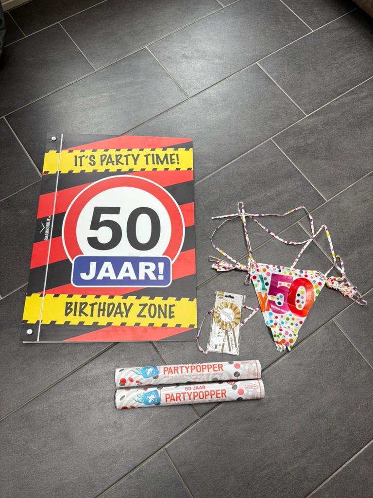 Versiering raambord 50 jaar sarah abraham, Hobby en Vrije tijd, Feestartikelen, Ophalen of Verzenden, Zo goed als nieuw