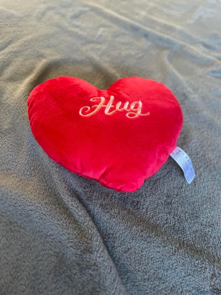 Rood hart knuffel met 'Hug' borduursel - Zeeman, Ophalen, Overige merken, Overige typen, Zo goed als nieuw