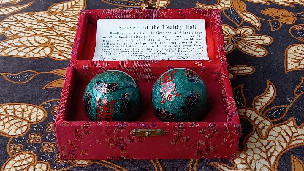 Mooi stel oude cloisonne meditatie ballen uit China in box., Antiek en Kunst, Ritueel object, Handgemaakt, Ophalen of Verzenden