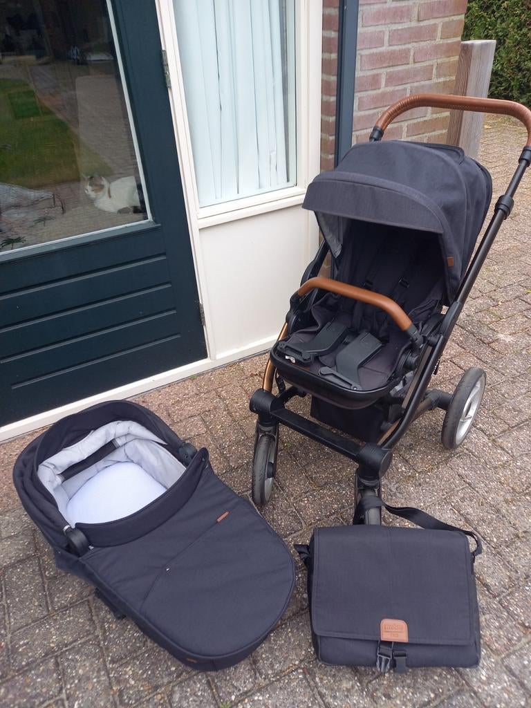 Mutsy Nio kinderwagen met reiswieg en verzorgingstas, Ophalen, Zo goed als nieuw, Combiwagen, Mutsy