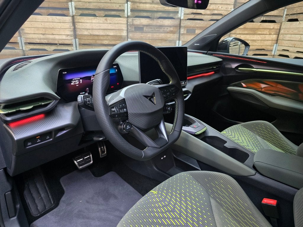 Cupra Raval VZ Rebel 56 kWh Kuipstoelen Pano DCC E-VAQ 19"LM, Auto's, Cupra, Stof, 380 km, Origineel Nederlands, 56 kWh