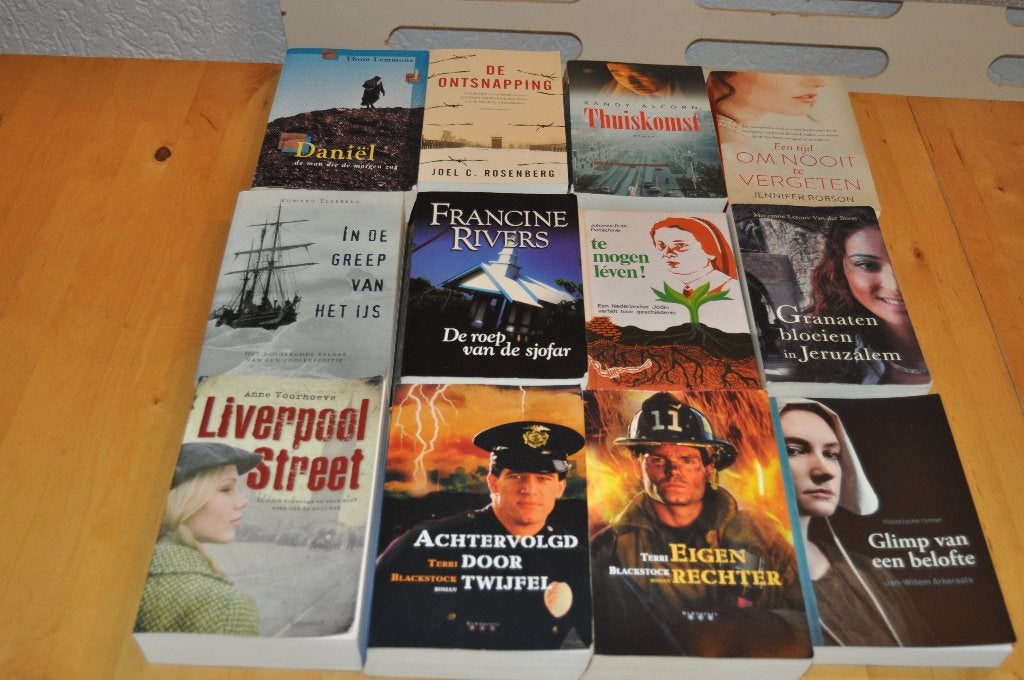 pakket christelijke romans 12 stuks 25 euro, Ophalen of Verzenden, Gelezen