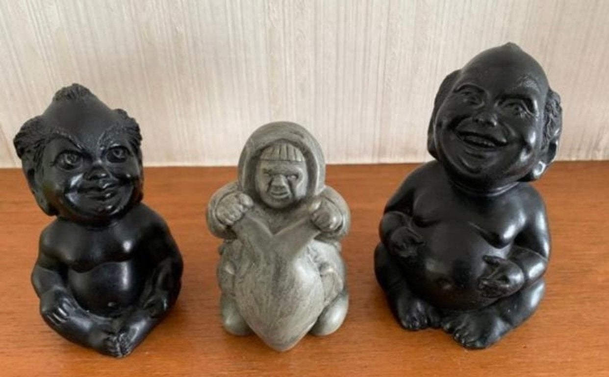 Set van 3 Inuit/Eskimo beelden, speksteen, Groep mensen, Minder dan 20 cm, Verzenden, Handgemaakt