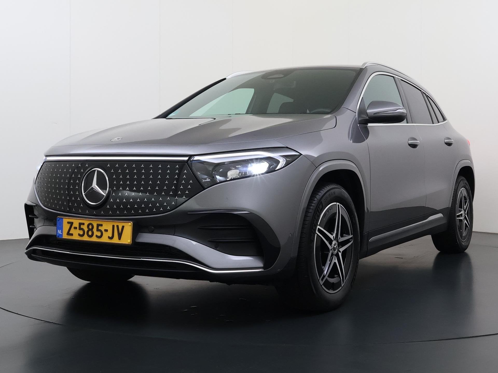 Mercedes-Benz EQA 250+ AMG Line 71 kWh, Auto's, Gebruikt, Zwart, 435 min, Origineel Nederlands