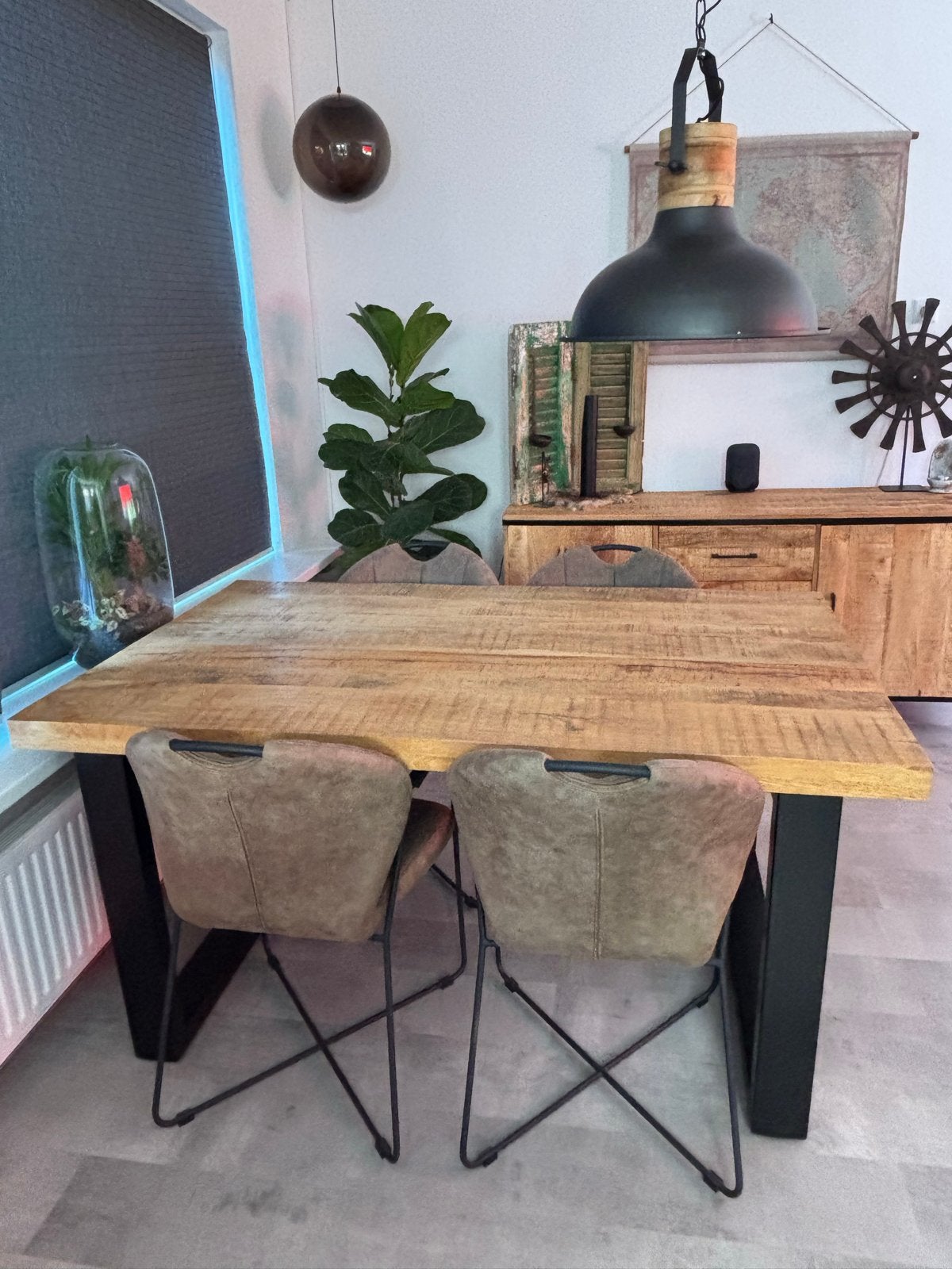 Mangohouten eettafel Trevor (160cm) met 4 stoelen, Ophalen, 100 tot 150 cm, Zo goed als nieuw, 150 tot 200 cm