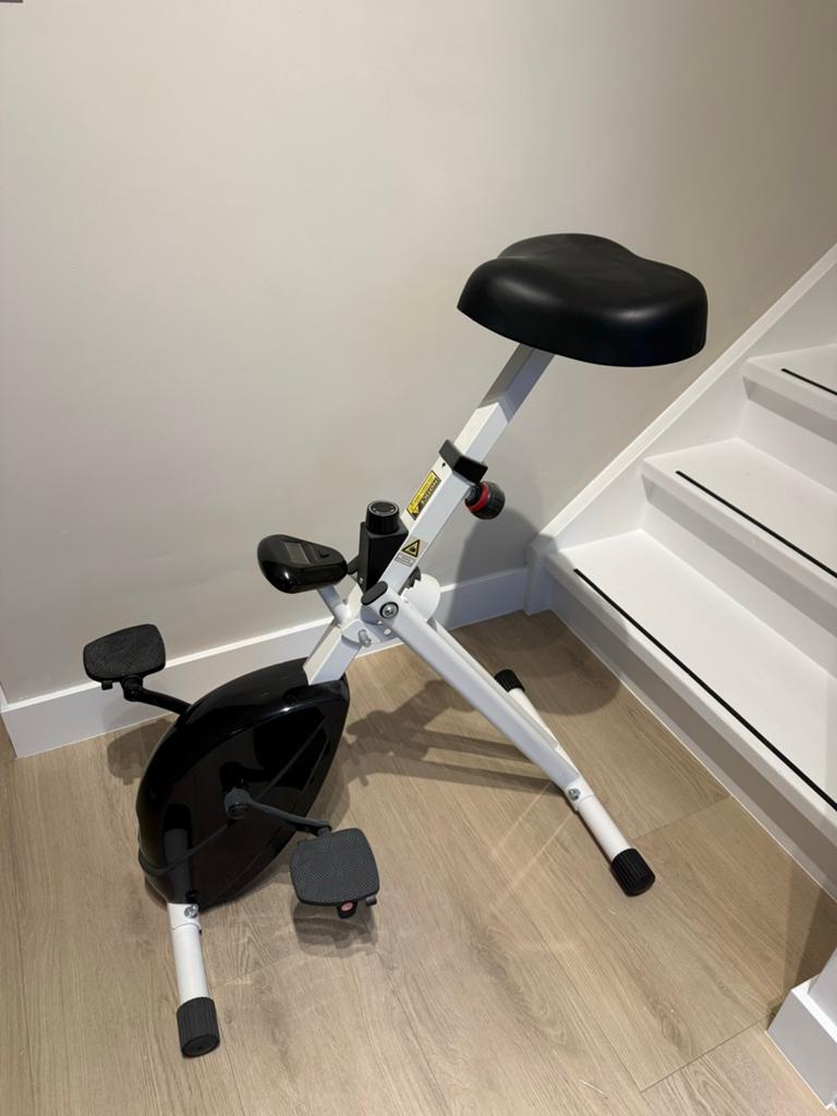 Compacte Hometrainer - Ideaal voor Thuisgebruik, Ophalen, Zo goed als nieuw, Metaal, Benen