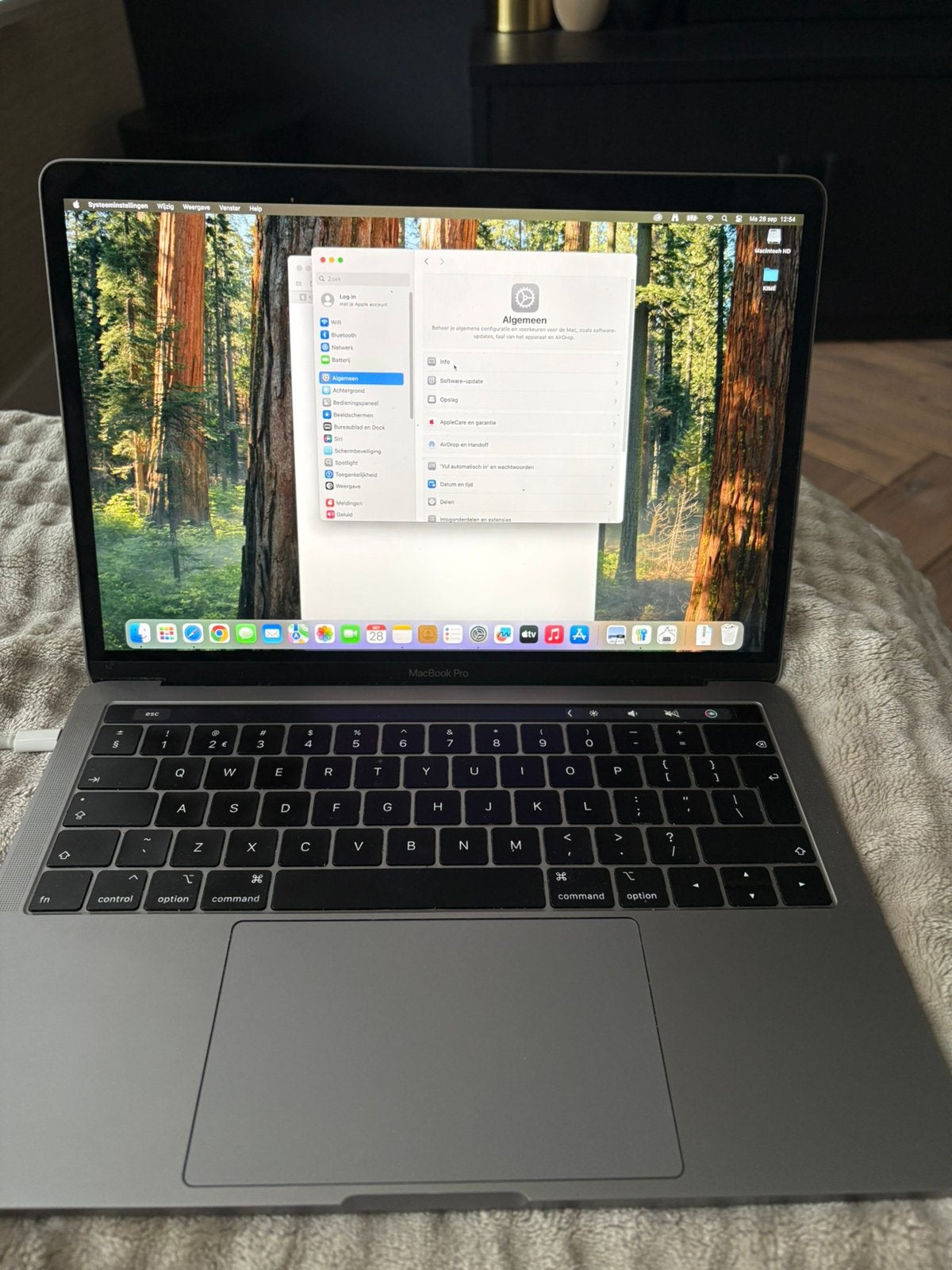 Foto 2 van MacBook Pro 13-inch (2018) – Intel Core i5 – 8 GB RAM