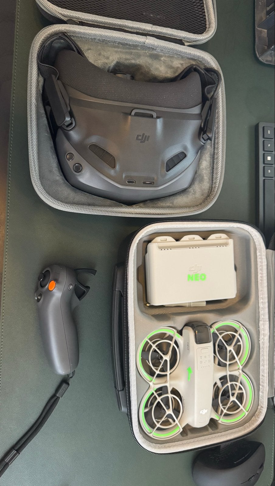 DJI Neo FPV Drone Combo met Goggles 2 en Motion Controller, 250 tot 900 gram, Cameradrone, Zo goed als nieuw, 1 tot 5 kilometer